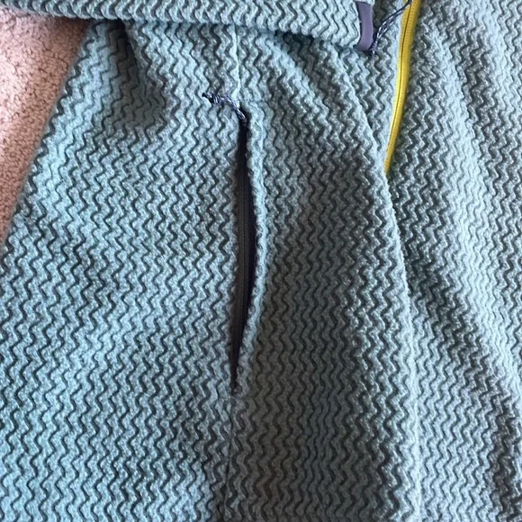 Women’s Patagonia Hoodie - Picture 6 of 8